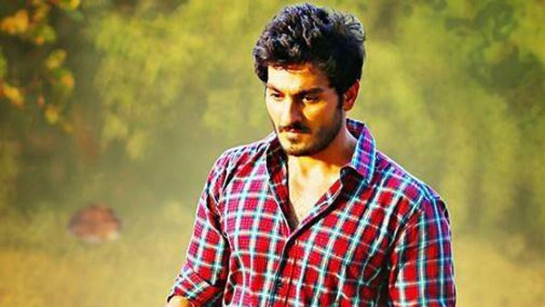 యాంకర్ తక్కువ చేసి మాట్లాడంతో