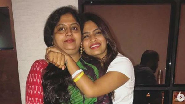 తెలంగాణ ప్రభుత్వం వల్ల హారిక హాట్ టాపిక్