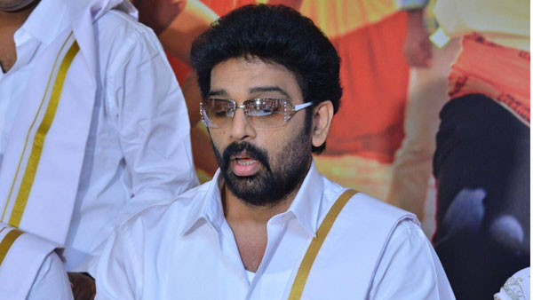 ప్రతీ హీరోయిన్‌తో లవ్‌లో పడుతా