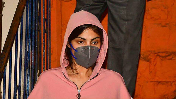 నెల రోజులు జైలులో రియా చక్రవర్తి