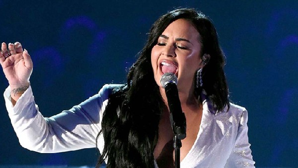 యూట్యూబ్లో డెమీ లవాటో డాక్యుమెంటరీ