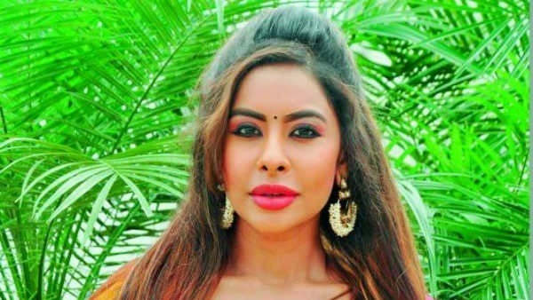 టబ్లో దిగడానికి ముందు అలా... రచ్చ రచ్చ