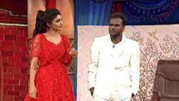 అతడితో లవ్ ట్రాక్... ముద్దులు... హగ్గులతో