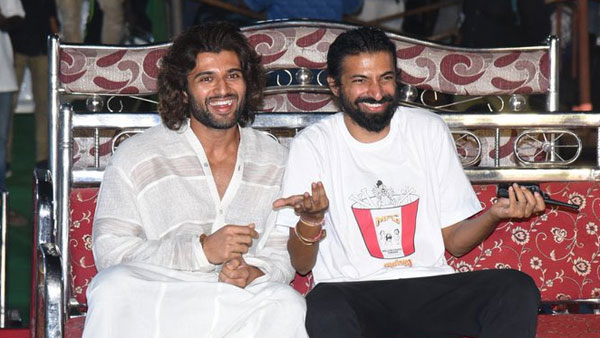 కాలర్ ఎగరేసి చెబుతున్నానంటూ విజయ్