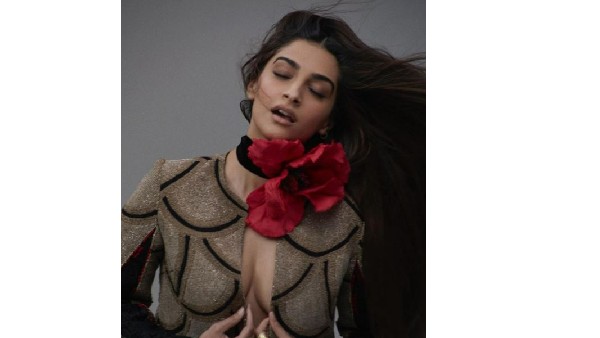 బ్రాలెస్ ఫొటోలతో షాకిచ్చిన హీరోయిన్