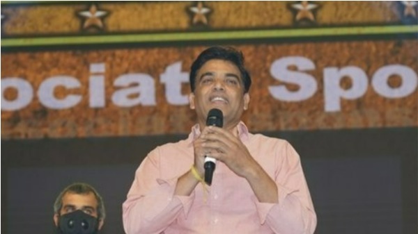 డైరెక్టర్ ఎవరని అనుకుంటున్న సమయంలో