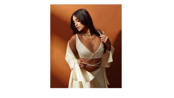  సోషల్ మీడియాలో అలా..