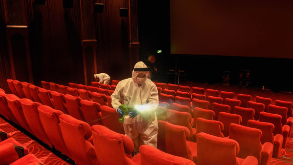 సినీ పరిశ్రమను కుదిపేస్తున్న కరోనావైరస్