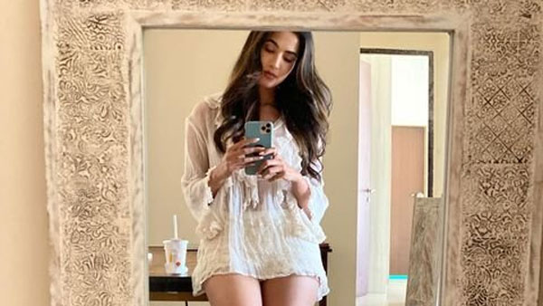 ప్యాంట్ వేసుకోవడం మర్చిపోయిందా