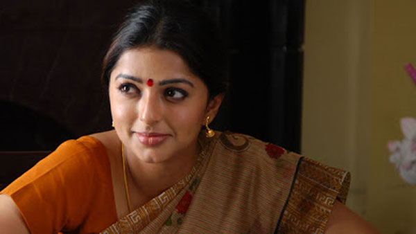 స్మిమ్మింగ్ పూల్లో అలా కనిపించి షాకిచ్చిన భూమిక: తడిసిన అందాలతో ఎప్పుడూ చూడని విధంగా!