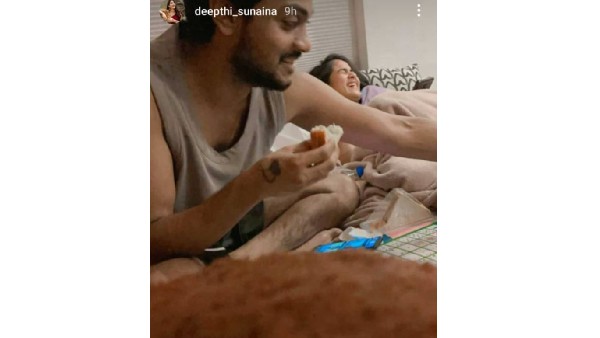 ఒకే బెడ్‌పై అలా కనిపించిన షాకిచ్చారు