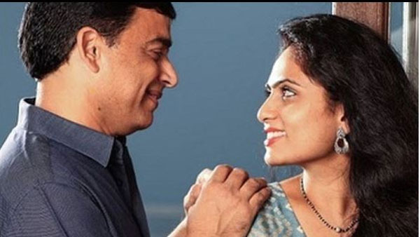 స్నేహితులు, సన్నిహితులతోపాటు