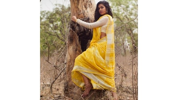 చీరను పైకి లేపి దివి అందాల విందు