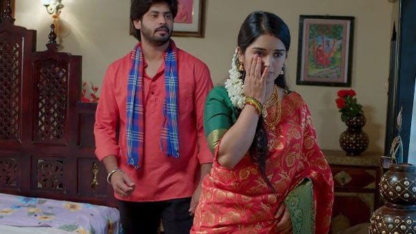 ఒంటరిగా జానకి కన్నీళ్లు