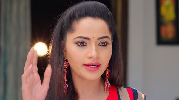 క్రూరపు నవ్వుతో.. కుట్రలు