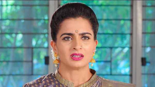 కొడుకు, కోడలికి మధ్య నలిగిపోవాల్సిన