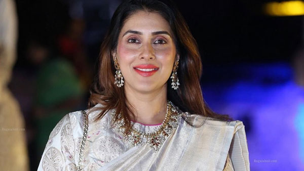 అలా కెరీర్ ను స్టార్ట్ చేసి..