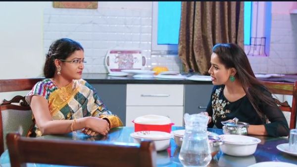 డాక్టర్ భారతీని డిన్నర్‌కు ఆహ్వానించిన మోనిత