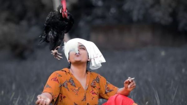 షర్ట్ బటన్స్ తీసేసి బోల్డుగా.. రచ్చ చేస్తూ