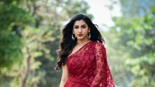 అతడితో ప్రేమాయణంతో హైలైట్ అయింది