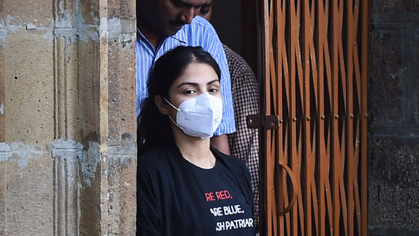 రియా చక్రవర్తిపై అనేక అనుమానాలు