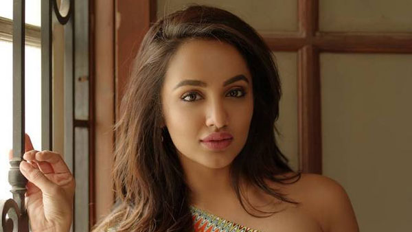 సీతమ్మ వాకిట్లో సిరిమల్లె చెట్టు