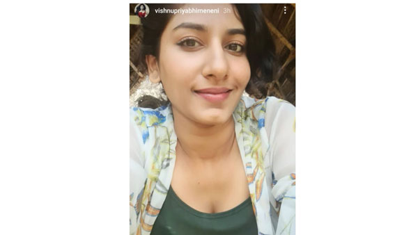 టాప్ యాంగిల్ సెల్ఫీతో రచ్చ రచ్చ