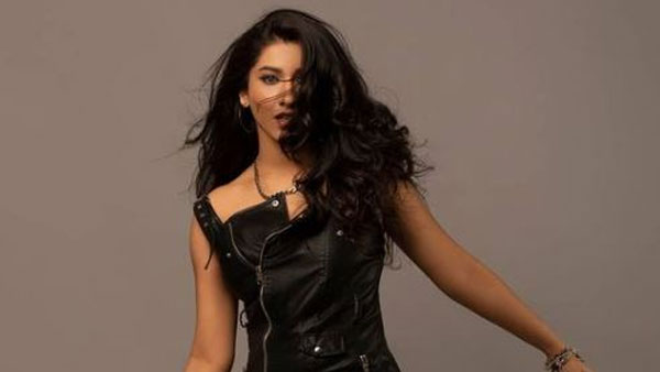 అందులో ఫుల్ బిజీగా ఉంటోందిగా