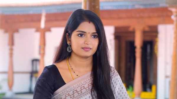 ఉదయాన్నే అందరికి టీ ఇచ్చిన జానకి