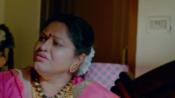 తలుపులు బాదుతూ..