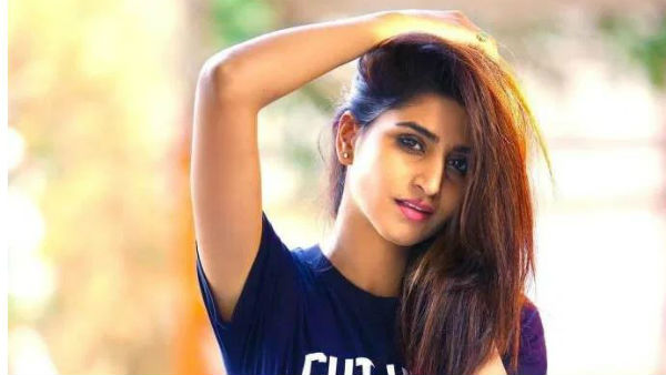 యాంకర్ వర్షిణి అందాల విందు.. సందడి