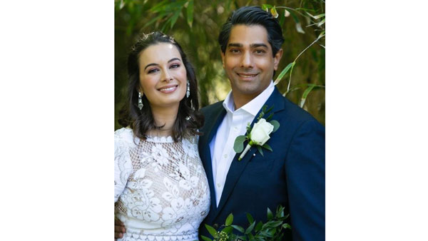 అతడితో ప్రేమాయణం... నిశ్చితార్థం