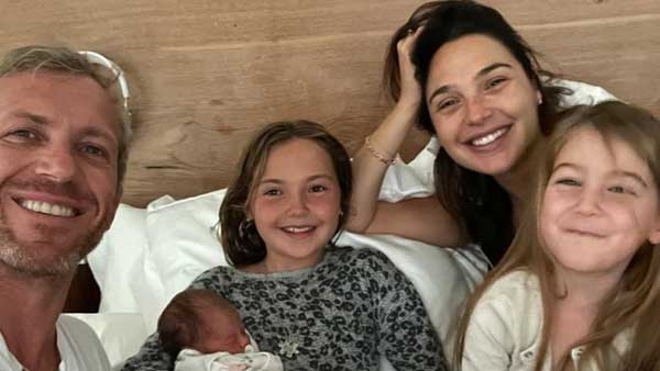 ముగ్గురు ఆడపిల్లలకు తల్లిగా