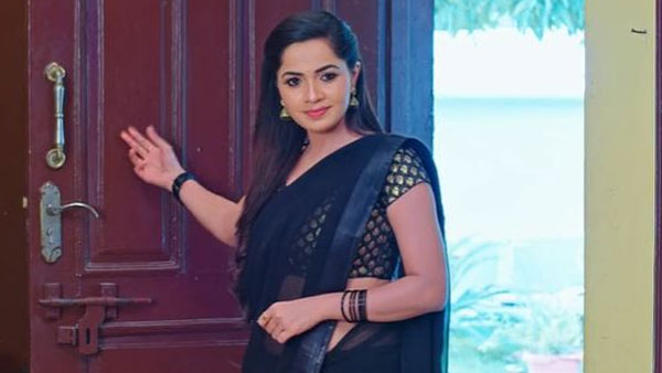 నెల తప్పిన ఆడదాన్ని