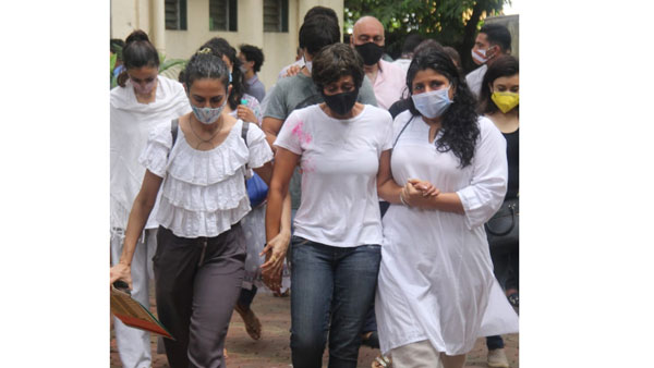 బంద్రా శ్మశాన వాటికలో అంత్యక్రియలు