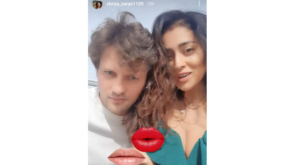 అందాల ఆరబోతతో పాటు రొమాన్స్ కూడా