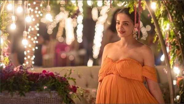 బాలీవుడ్ ఫిల్మ్ మేకర్ వెకిలి చేష్టలు