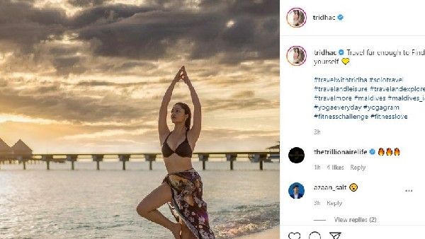 బికినీతో యోగా