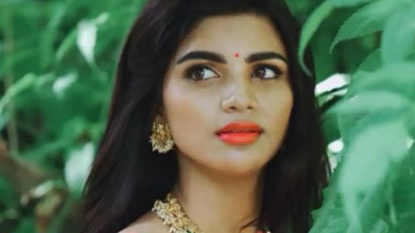 అడ్డంగా బుక్కైన బ్యూటీ.. విమర్శలతో