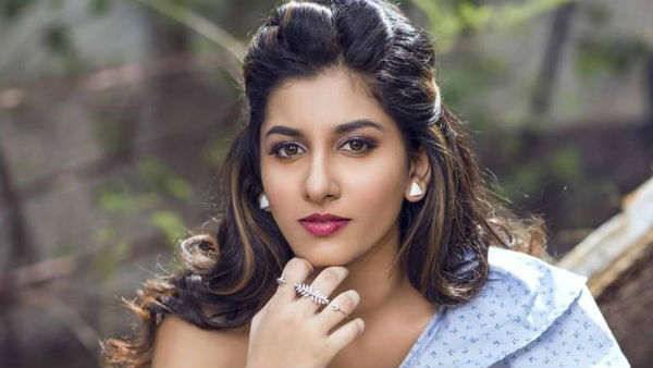 విష్ణు ప్రియ చెల్లెలితో