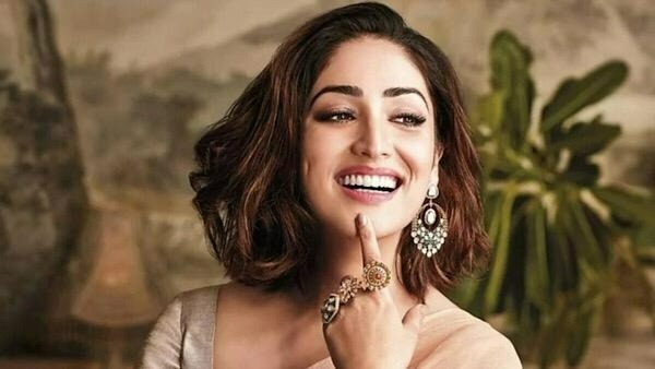 అదిత్య ధార్ ప్రొఫెషనల్ జీవితం...