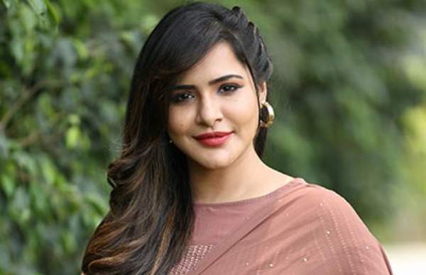  అలా వెలుగులోకి.. సమంత పేరుతో