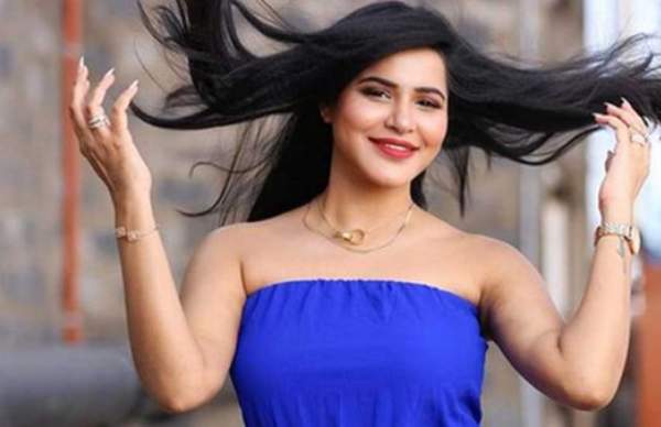 యాంకర రవితో కలిసి రచ్చ చేస్తుంది