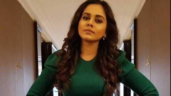 వాళ్ళకి నమస్కరించాలి