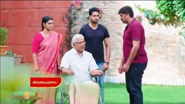 తండ్రి కోసం వచ్చిన నందూ.. కన్నీరు