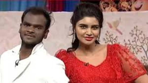 ముద్దులు.. హగ్గులతో రెచ్చిపోతూ