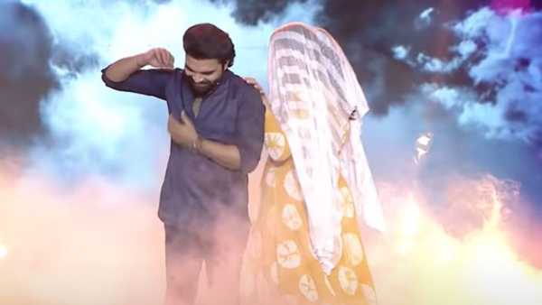 అందరి ముందు నిజంగానే.. సిగ్గుతో