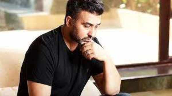  పత్రాలను స్టడీ చేస్తున్న అధికారులు