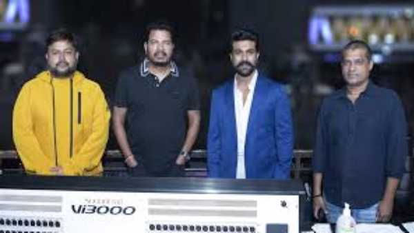 ఒక్కొక్కరిని ప్రకటిస్తున్న టీమ్