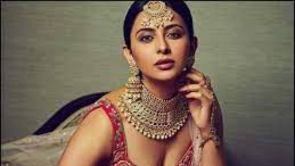 9- రకుల్ ప్రీత్ సింగ్ 10 - సాయి పల్లవి